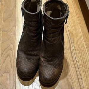 AS 98 sz 40 heeled booties side zip perforated brown leather good pre owned cond